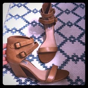 STEVE MADDEN Size 8 leather wedge